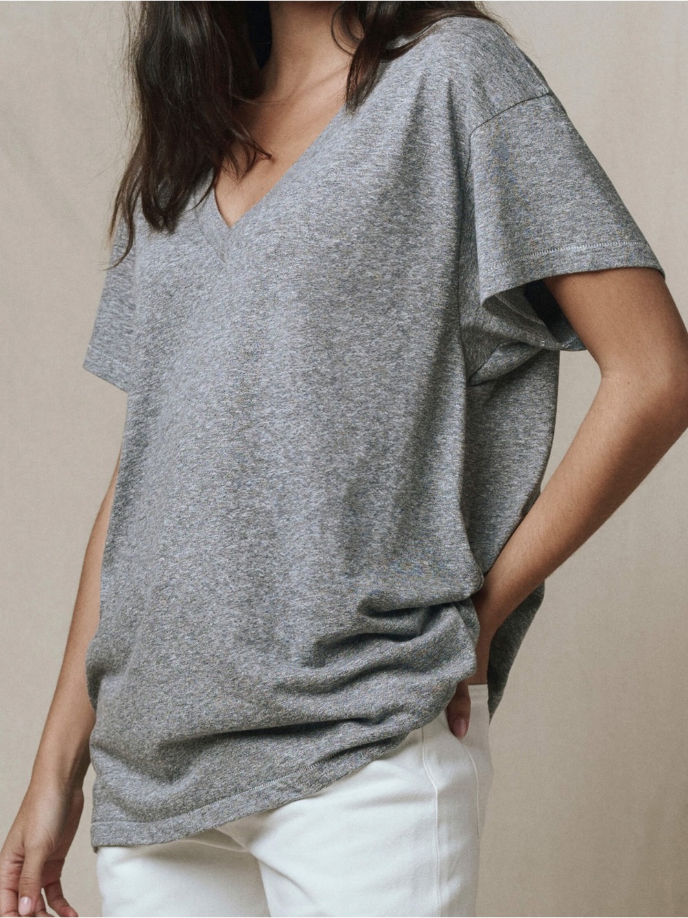 THE GREAT. slouchy Women's Heather Gray V-Neck Short Sleeve Tee